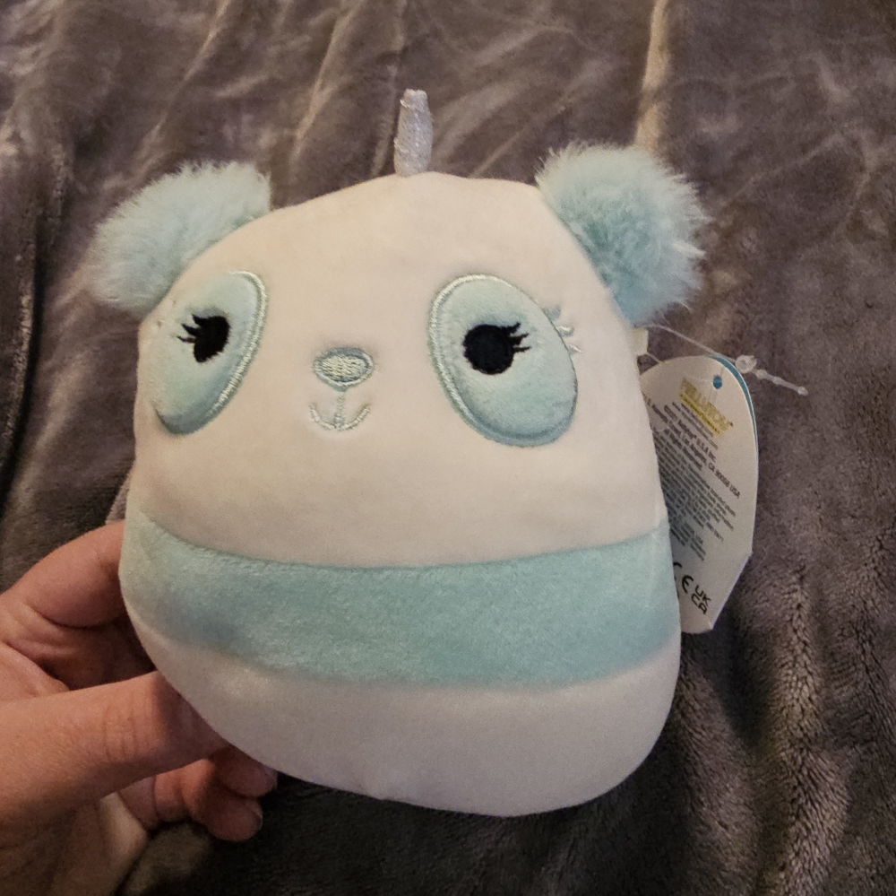 Squishmallows  Inez the panicorn